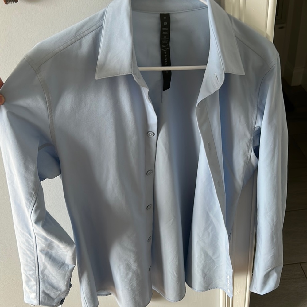 Lululemon men’s blue medium button down. Very good condition worn a few times
